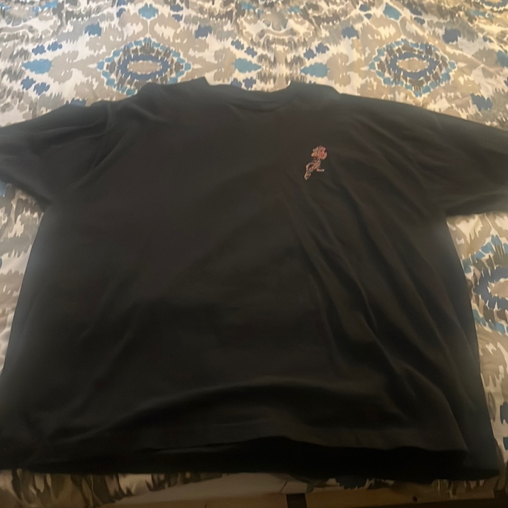 Iselling a 3x Neff shirt. Too big for me to wear now that I slimmed down some.